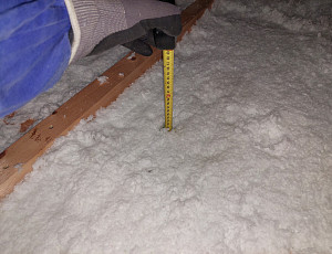 Zateplení stropu patrového rodinného domu pomocí foukané izolace